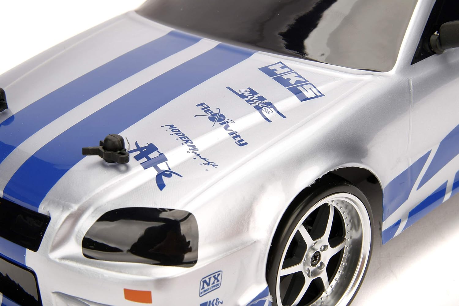 Jada Toys Fast & Furious Brian’s Nissan Skyline GT-R (BN34) Drift Power Slide RC Radio Remote Control Toy Race Car with Extra Tires, 1:10 Scale, Silver/Blue (99701) Review